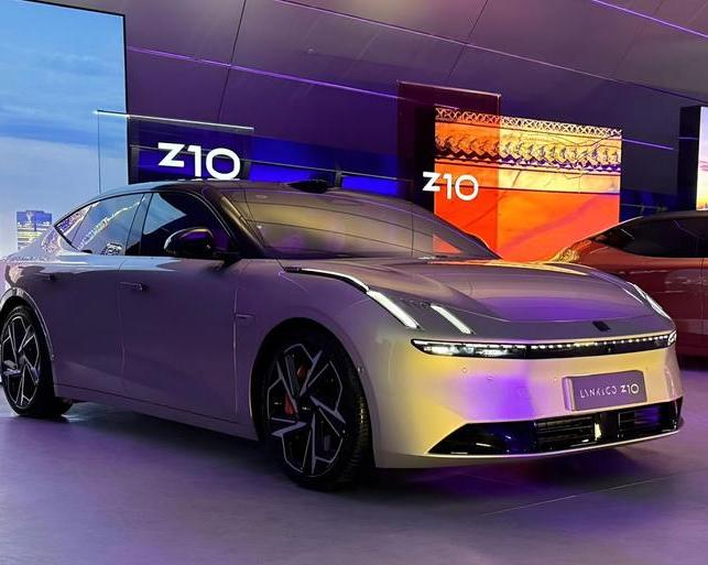 Производитель Lynk & Co. объявил сегодня, что 2 декабря представит новую версию модели седана Lynk & Co.</p>
<p>Z10