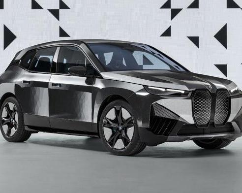 BMW представил автомобиль, покрытый панелями электронных чернил