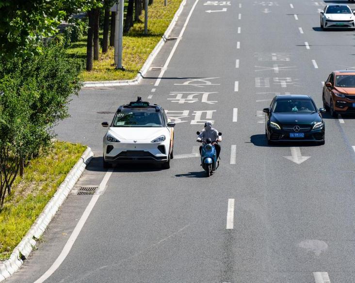 Ухань стал крупнейшим в Китае испытательным полигоном для такси с автономным управлением